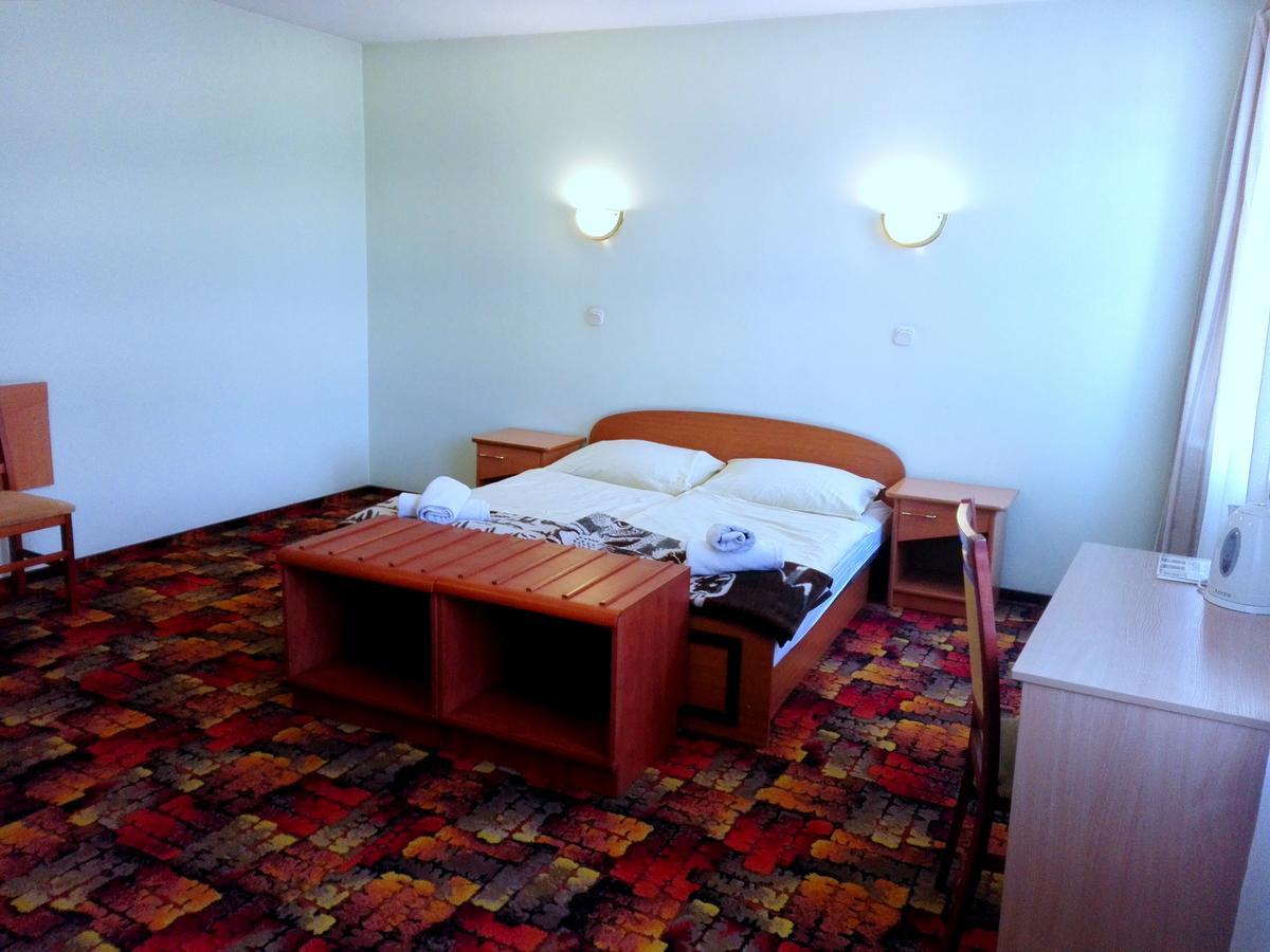 Bristol Economy Bed & Breakfast Битом Екстериор снимка