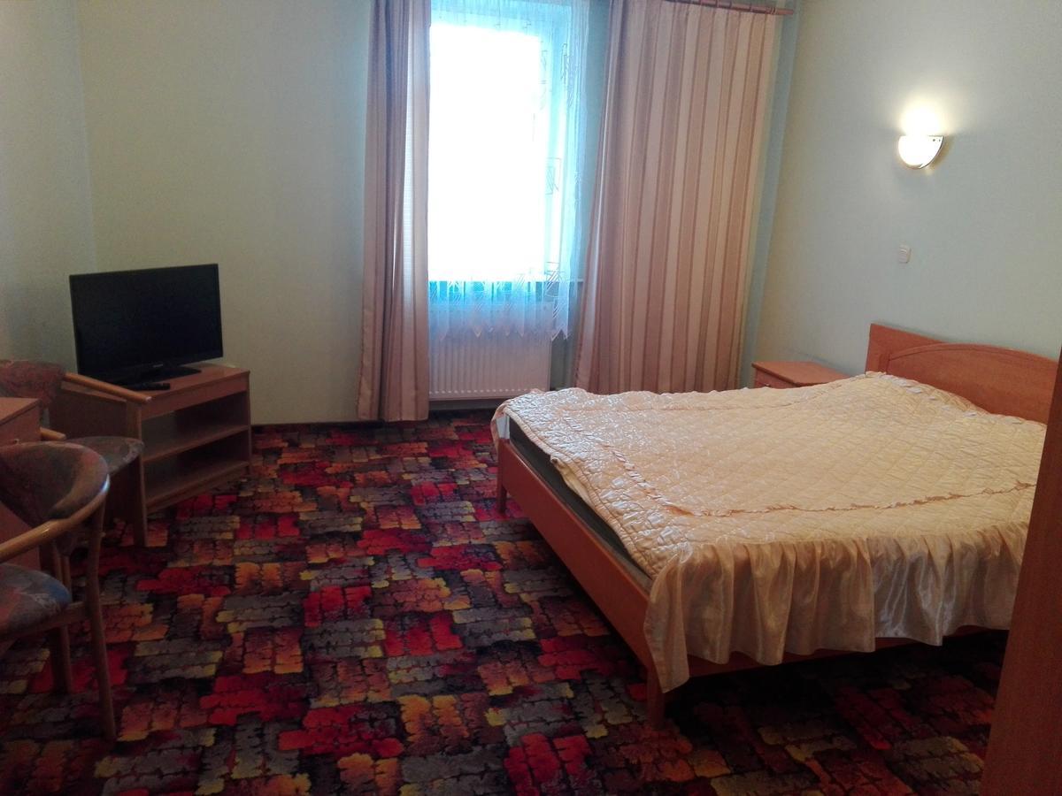 Bristol Economy Bed & Breakfast Битом Екстериор снимка
