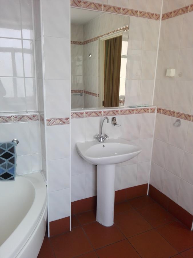 Bristol Economy Bed & Breakfast Битом Екстериор снимка
