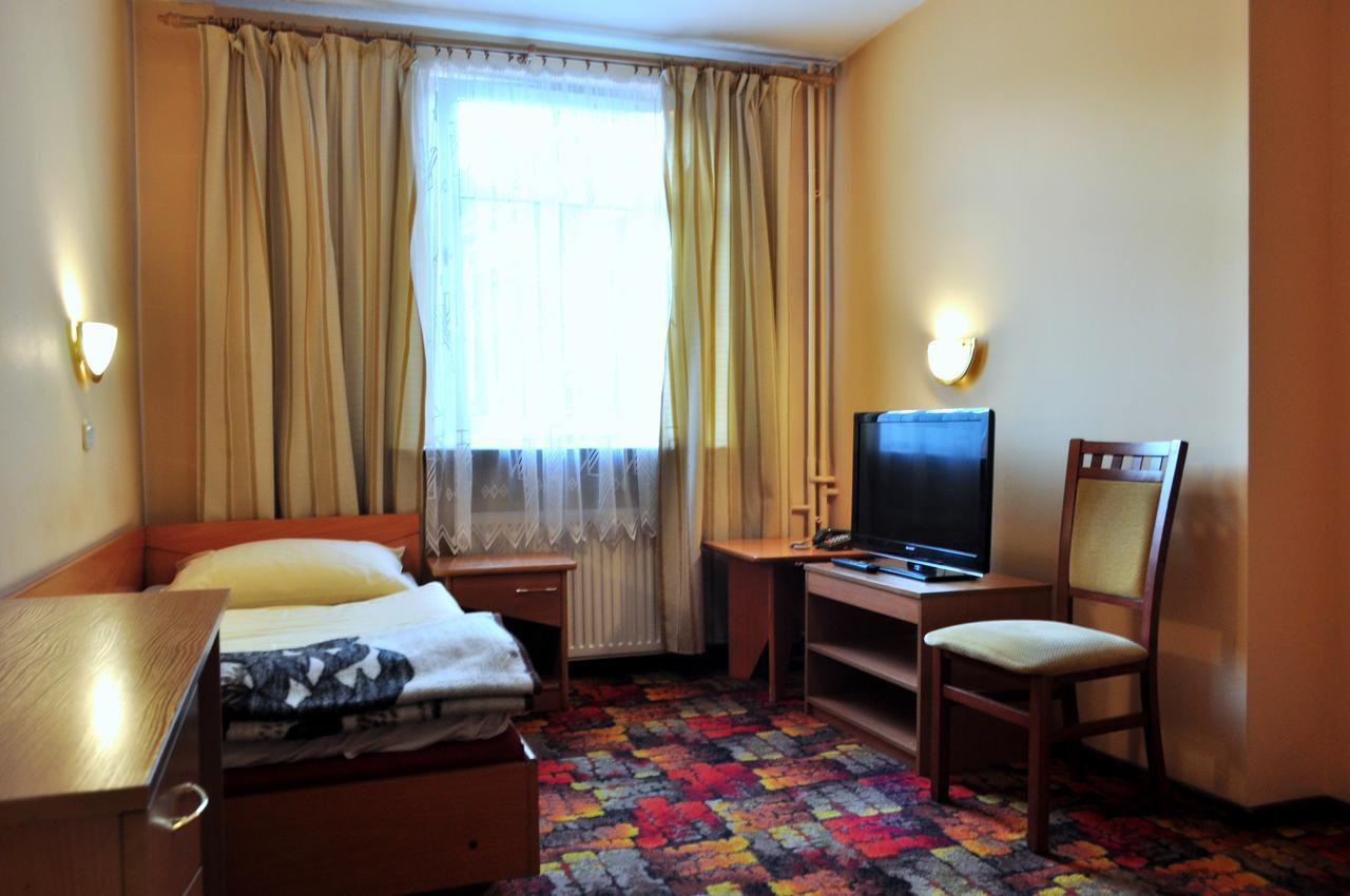 Bristol Economy Bed & Breakfast Битом Екстериор снимка