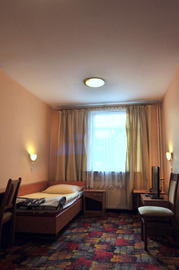 Bristol Economy Bed & Breakfast Битом Екстериор снимка