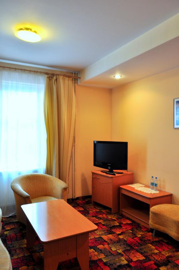 Bristol Economy Bed & Breakfast Битом Екстериор снимка