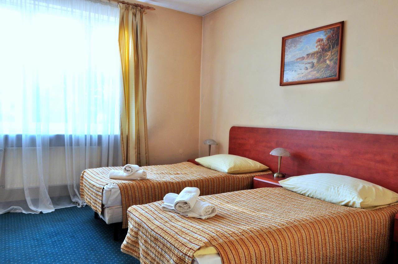 Bristol Economy Bed & Breakfast Битом Екстериор снимка