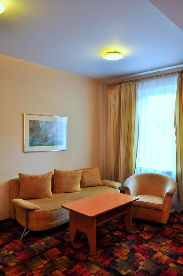 Bristol Economy Bed & Breakfast Битом Екстериор снимка