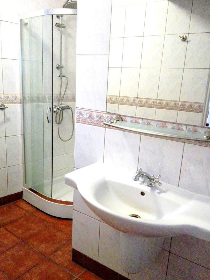Bristol Economy Bed & Breakfast Битом Екстериор снимка