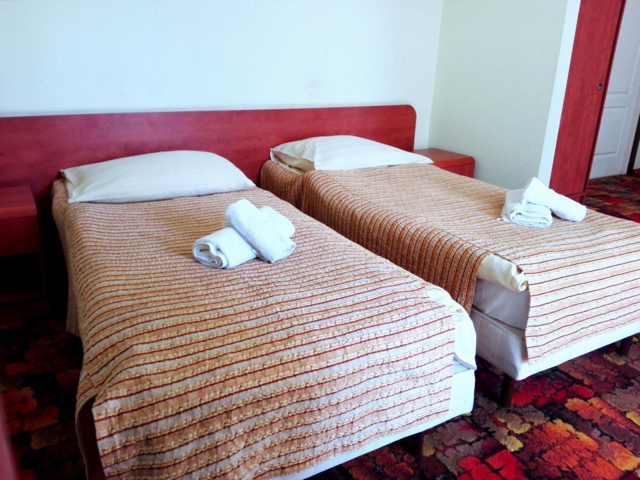 Bristol Economy Bed & Breakfast Битом Екстериор снимка