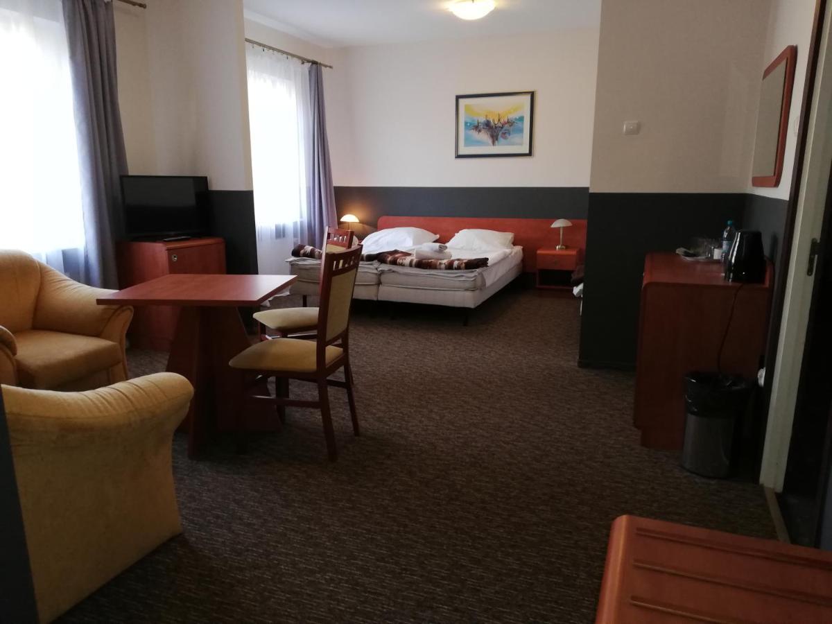Bristol Economy Bed & Breakfast Битом Екстериор снимка