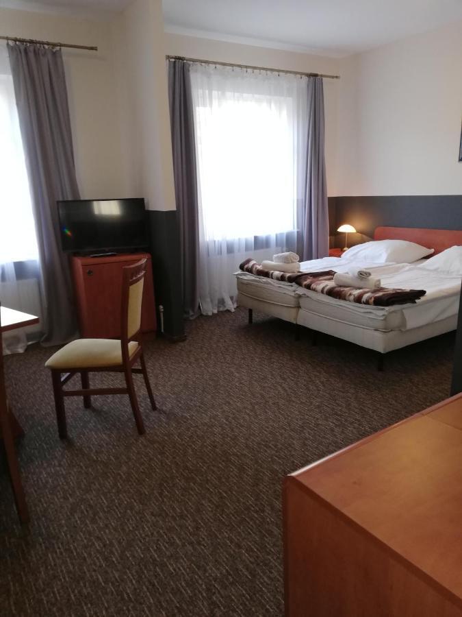 Bristol Economy Bed & Breakfast Битом Екстериор снимка