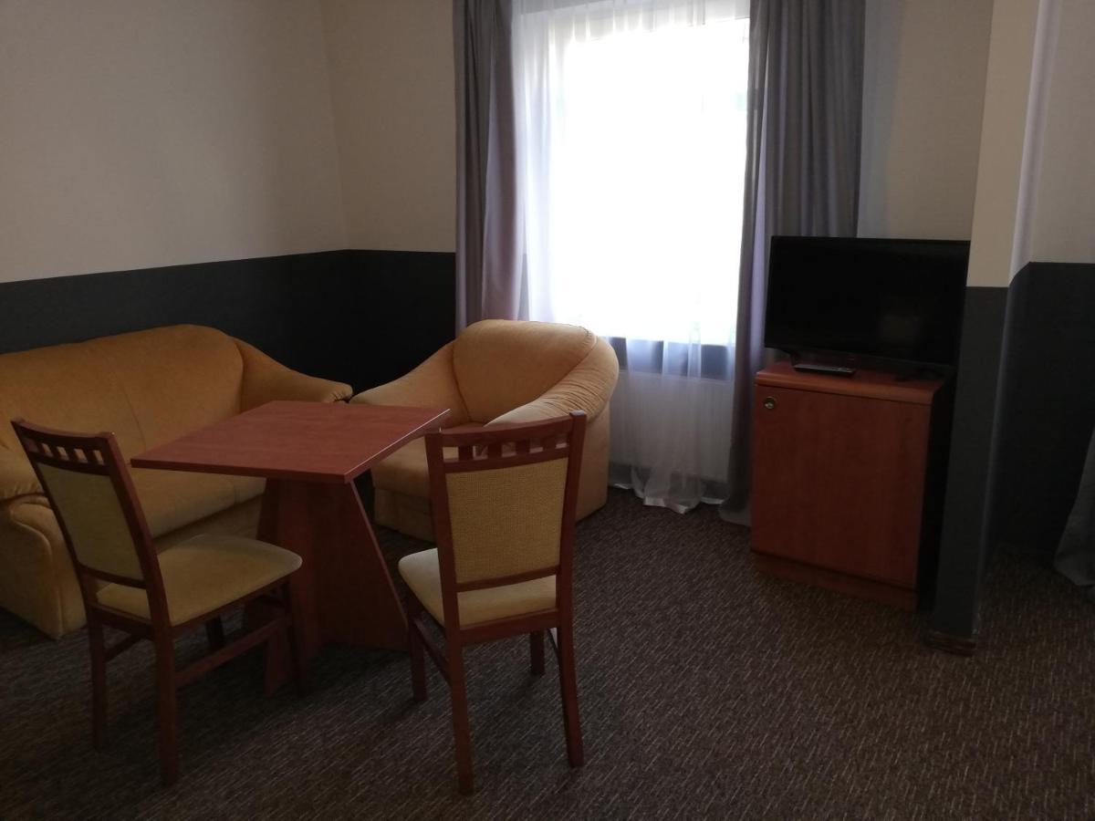 Bristol Economy Bed & Breakfast Битом Екстериор снимка